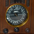 初期型のiPodと古いアメリカのラジオZeth 入力ピンジャックに、マックiTunesの出力を入れてみます。およそ68年前のZenithラジオを管球...